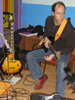 Joan, webmaster, guitarres i banjo